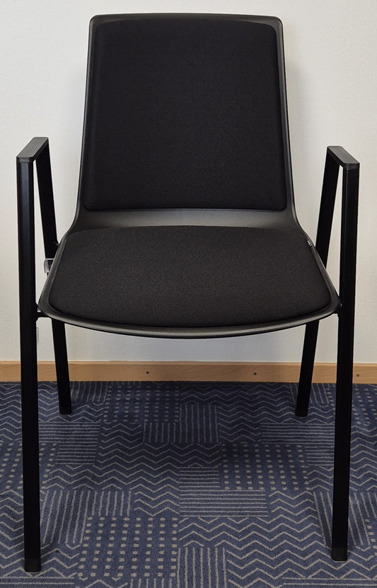 Besucherstuhl mit Armlehnen -Einzelstück-