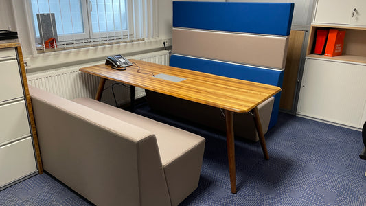 Hive Polsterbänke mit Akustikwand, Ausstellungsstück