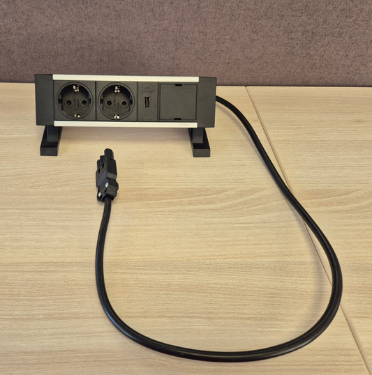 Tischsteckdose mit einem USB-A-Anschluss -Einzelstück-